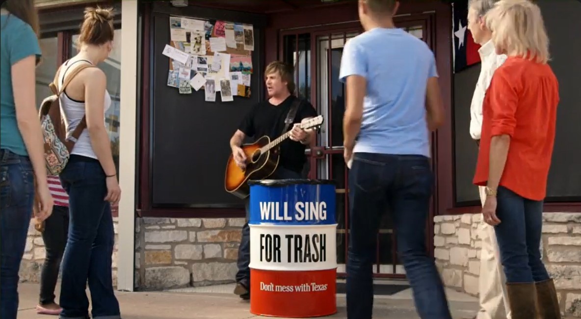 Jack Ingram “sings for trash” for Don't mess with Texas.