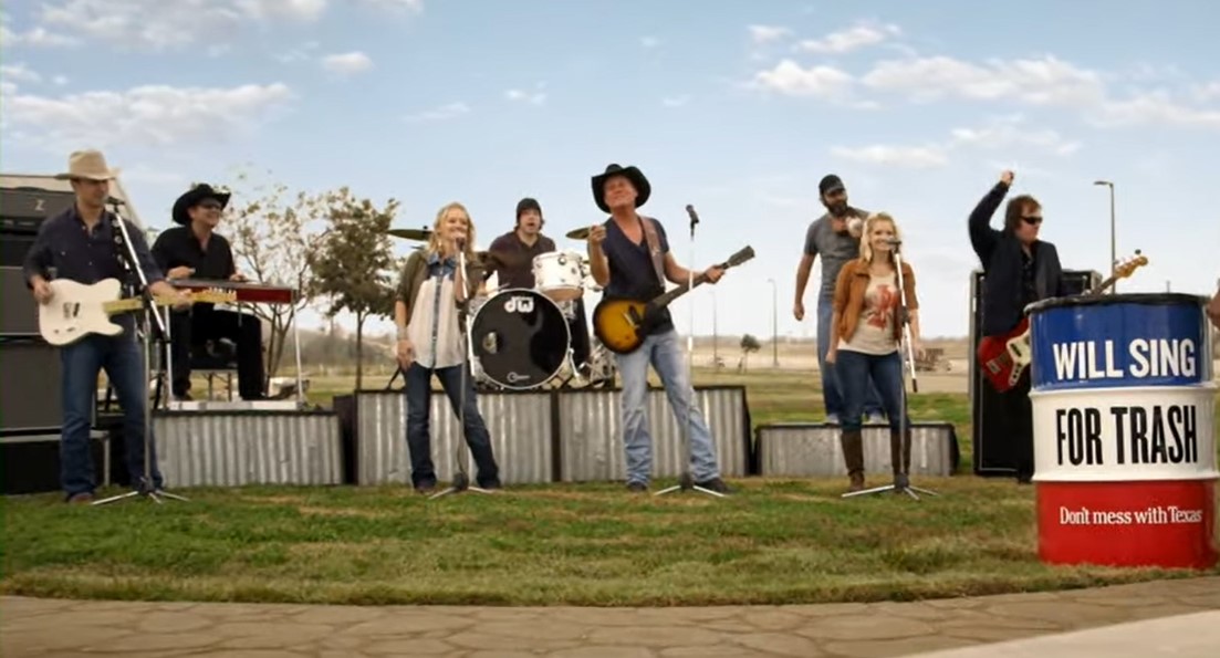 Kevin Fowler “sings for trash” for Don't mess with Texas.